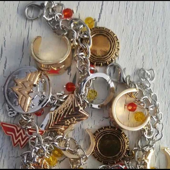 ⚡️Wonder Woman Charm Bracelet⚡️ - Picture 3 of 3